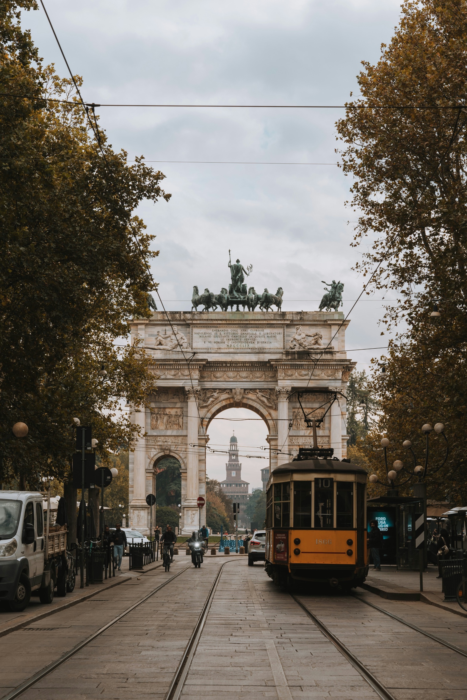 Best Routes to Discover Milan in Autumn
