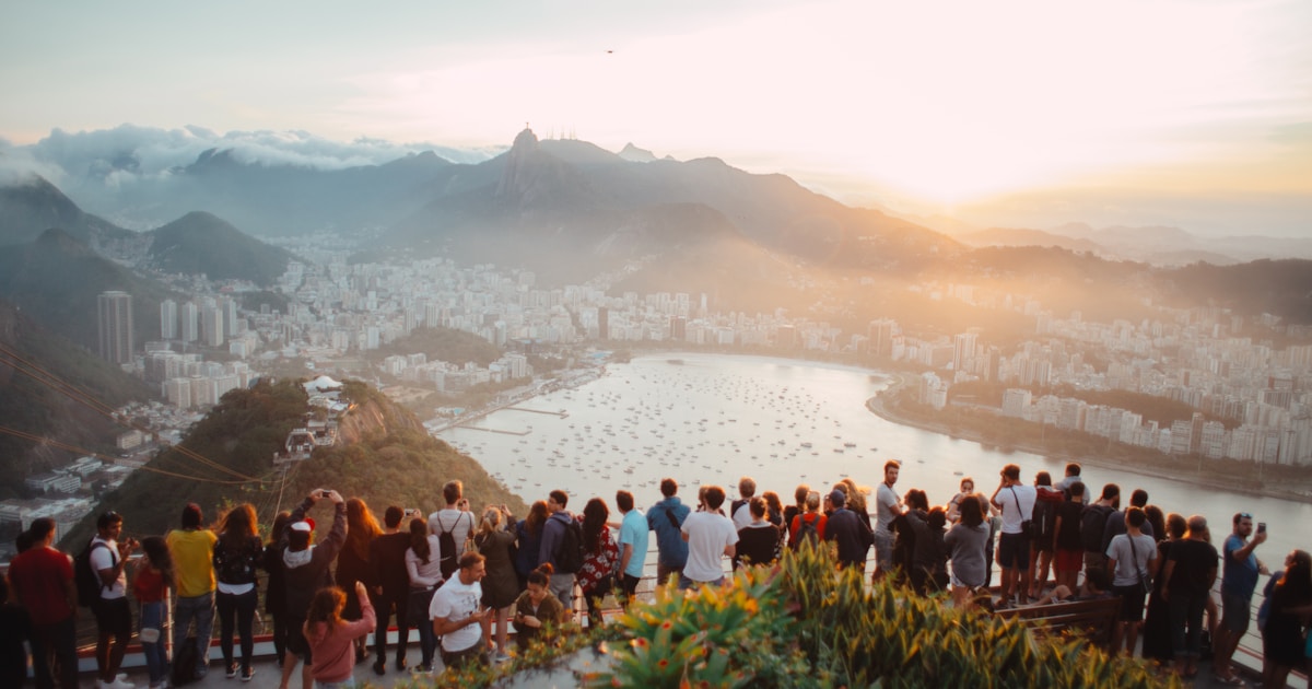 Amalfi Coast Guide: Cliff Roads, Hidden Beaches & Limoncello Sunsets